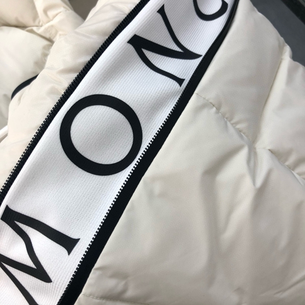 ハイクオリティダウンジャケット側面デザイン